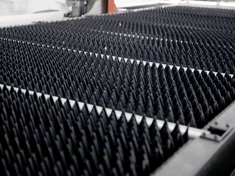 Kích thước bàn cắt lớn hơn