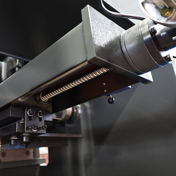 Máy cắt thủy lực QC12K