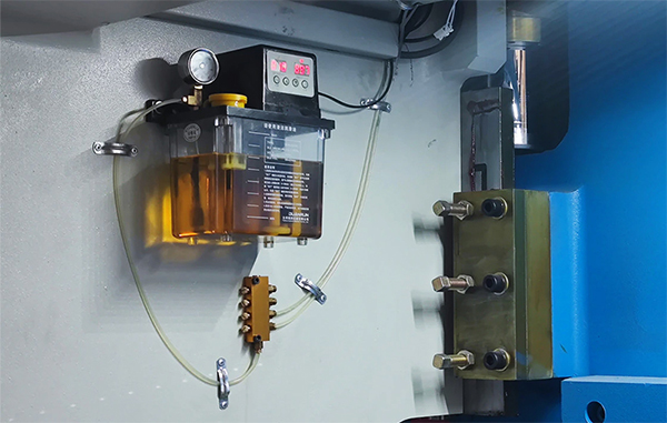 Máy chấn CNC Delem DA66T