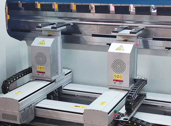 Máy chấn CNC Delem DA66T