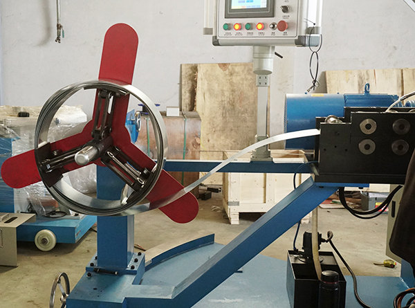 Máy chạy ống xoắn