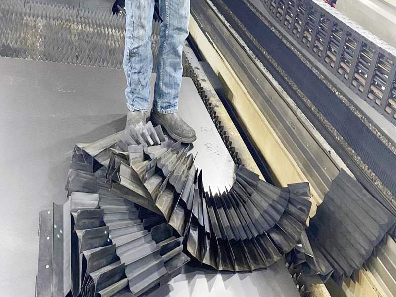 Thay tấm chắn bụi- Máy Cắt Laser Fiber